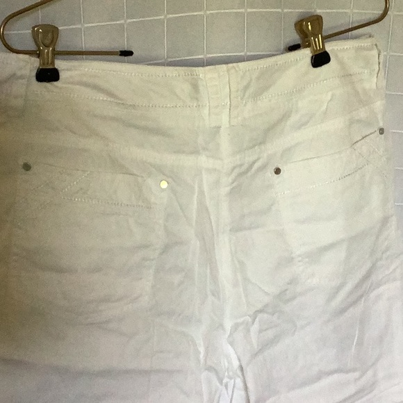 Larry Levine size 10 white capris - Picture 3 of 6